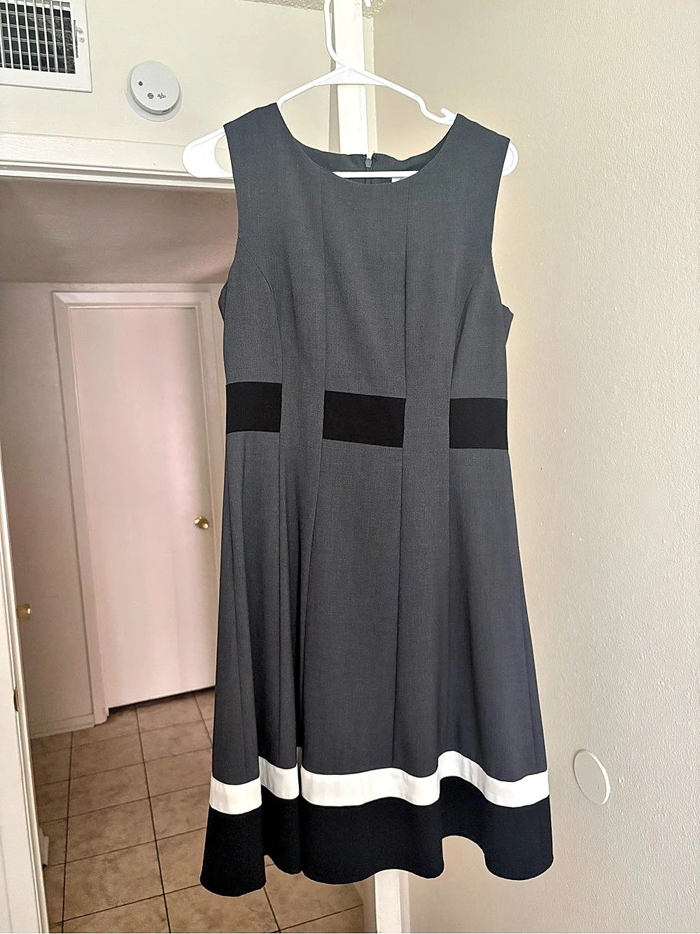 Color Block Midi Dress in Black & Gray Like New